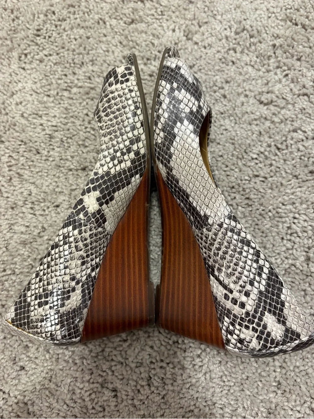Vionic Bria Snakeskin Leather Peep Toe Wedge Heels Size 6